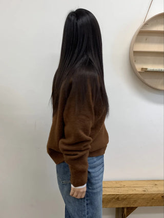 Color Block Collar Loose Fit V-Neck Knit