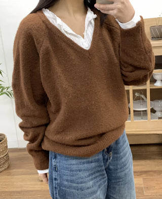 Color Block Collar Loose Fit V-Neck Knit