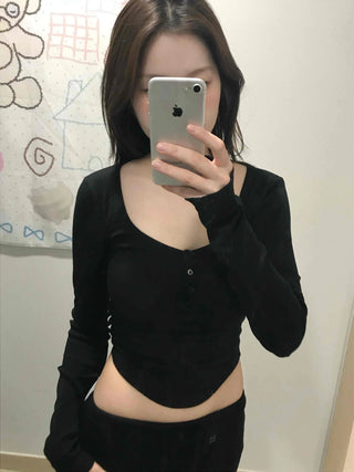 Delicate Fit Square Neck Button Cropped Long Sleeve T-shirt