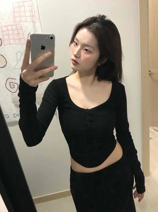 Delicate Fit Square Neck Button Cropped Long Sleeve T-shirt