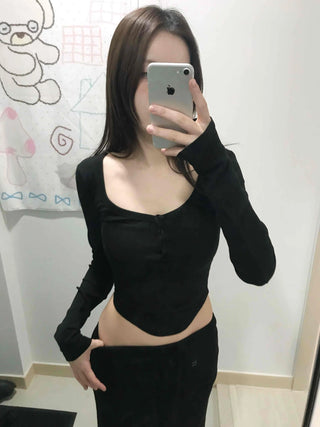 Delicate Fit Square Neck Button Cropped Long Sleeve T-shirt