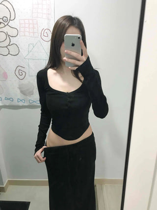 Delicate Fit Square Neck Button Cropped Long Sleeve T-shirt