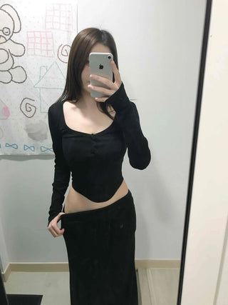 Delicate Fit Square Neck Button Cropped Long Sleeve T-shirt