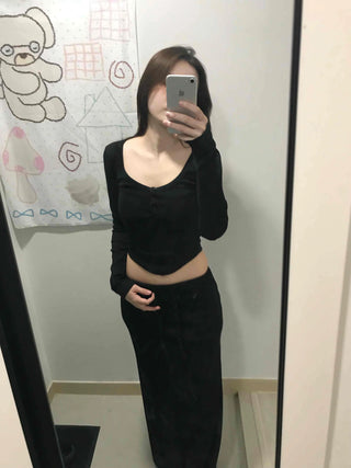 Delicate Fit Square Neck Button Cropped Long Sleeve T-shirt