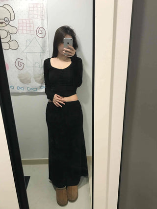 Delicate Fit Square Neck Button Cropped Long Sleeve T-shirt