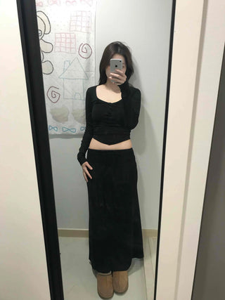 Delicate Fit Square Neck Button Cropped Long Sleeve T-shirt