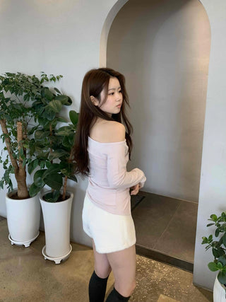 Delicate Fit Off-Shoulder Shirred Slim Long Sleeve T-shirt