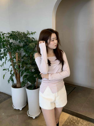 Delicate Fit Off-Shoulder Shirred Slim Long Sleeve T-shirt