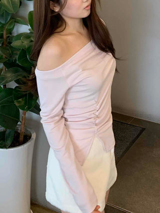 Delicate Fit Off-Shoulder Shirred Slim Long Sleeve T-shirt