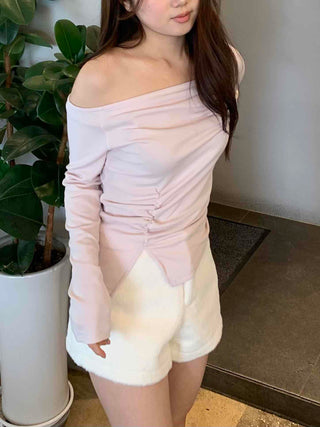 Delicate Fit Off-Shoulder Shirred Slim Long Sleeve T-shirt