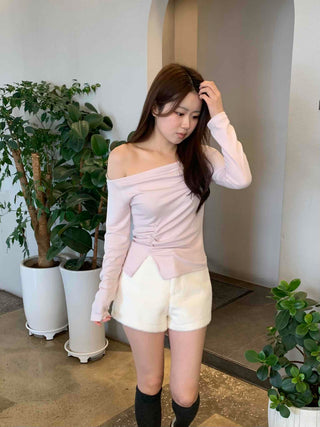 Delicate Fit Off-Shoulder Shirred Slim Long Sleeve T-shirt