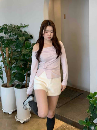 Delicate Fit Off-Shoulder Shirred Slim Long Sleeve T-shirt