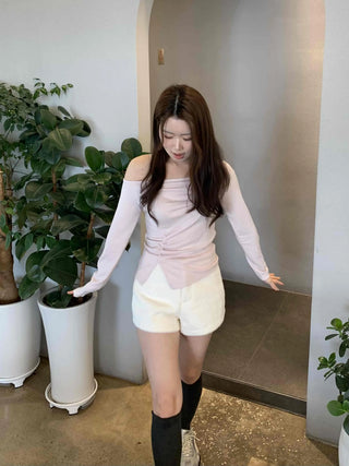 Delicate Fit Off-Shoulder Shirred Slim Long Sleeve T-shirt