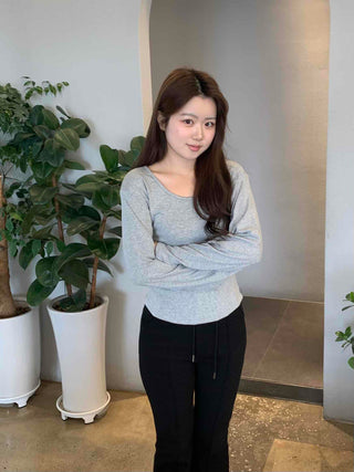 Slim Basic Round Neck Crop Long Sleeve Tee