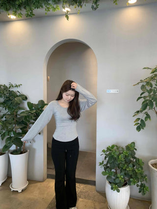 Slim Basic Round Neck Crop Long Sleeve Tee