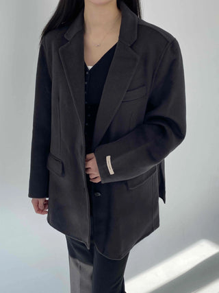 Minimal Shoulder Line Double Pocket Belt Coat