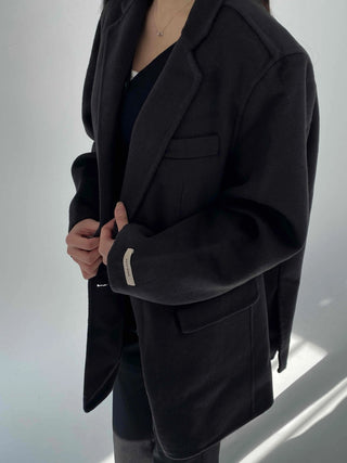 Minimal Shoulder Line Double Pocket Belt Coat