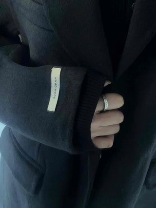 Minimal Shoulder Line Double Pocket Belt Coat