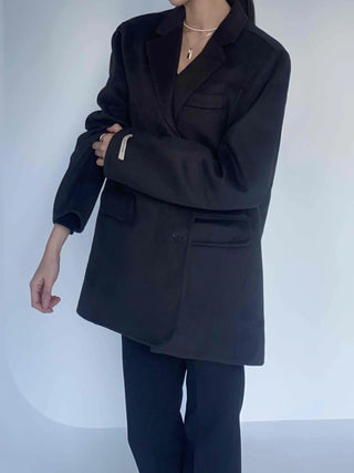 Minimal Shoulder Line Double Pocket Belt Coat
