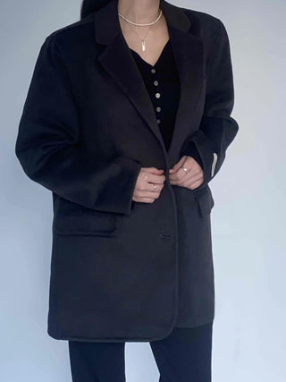 Minimal Shoulder Line Double Pocket Belt Coat