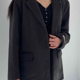 Minimal Shoulder Line Double Pocket Belt Coat