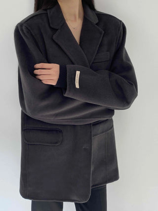 Minimal Shoulder Line Double Pocket Belt Coat