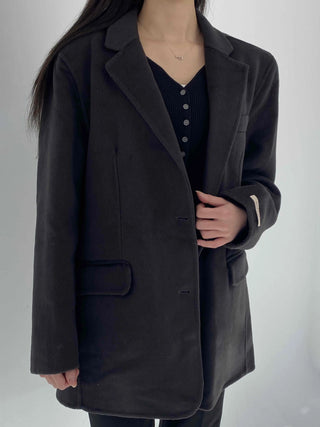 Minimal Shoulder Line Double Pocket Belt Coat