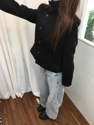Slim tailored sharp collar diagonal button short coat