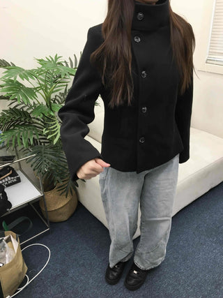 Slim tailored sharp collar diagonal button short coat
