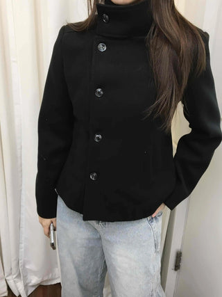 Slim tailored sharp collar diagonal button short coat