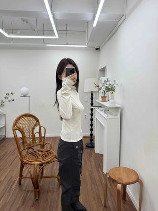 Modern Chic Turtleneck Cut-out Slim Fit Long Sleeve Tee