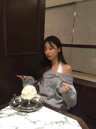 Romantic Collar Collab Off-Shoulder Cable Knit