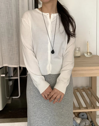 Minimal Collarless Slim Fit Cropped Cardigan