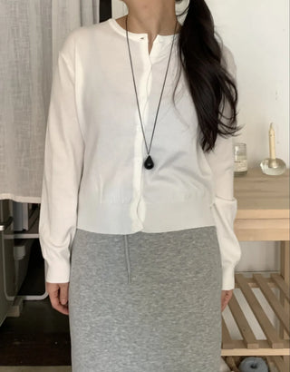 Minimal Collarless Slim Fit Cropped Cardigan