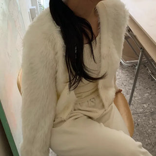 Feminine Shoulder Fur Point Crop Knit Cardigan