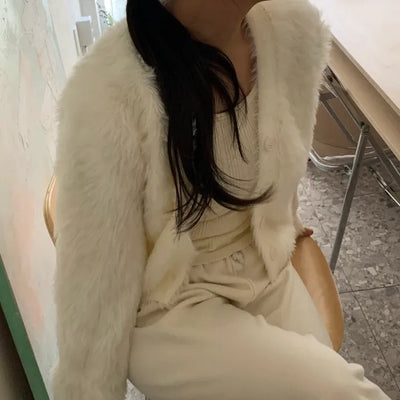 Feminine Shoulder Fur Point Crop Knit Cardigan
