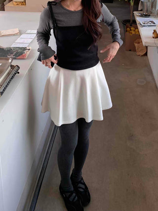 Two-tone Color Block Minimal Round Neck Slim Fit Long Sleeve T-shirt