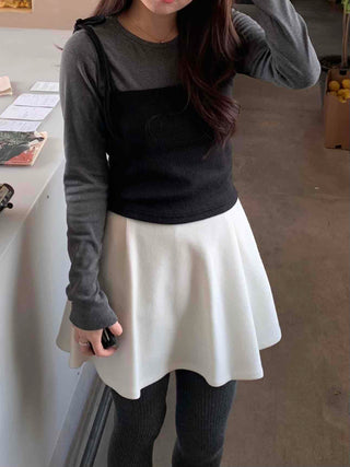 Two-tone Color Block Minimal Round Neck Slim Fit Long Sleeve T-shirt