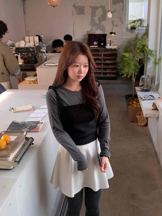 Two-tone Color Block Minimal Round Neck Slim Fit Long Sleeve T-shirt