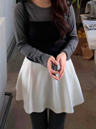 Two-tone Color Block Minimal Round Neck Slim Fit Long Sleeve T-shirt