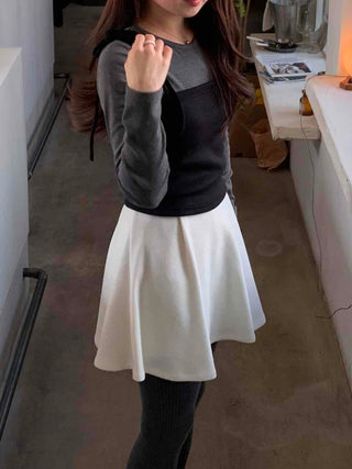 Two-tone Color Block Minimal Round Neck Slim Fit Long Sleeve T-shirt