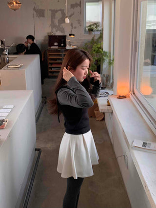 Two-tone Color Block Minimal Round Neck Slim Fit Long Sleeve T-shirt