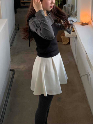 Two-tone Color Block Minimal Round Neck Slim Fit Long Sleeve T-shirt