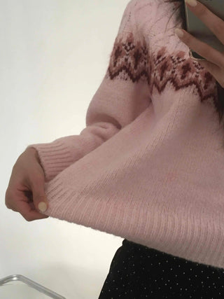 Heart Motif Jacquard Oversized Round Knit