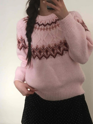 Heart Motif Jacquard Oversized Round Knit
