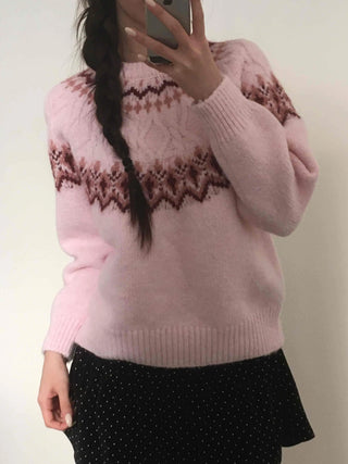 Heart Motif Jacquard Oversized Round Knit
