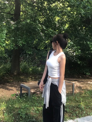 Amo High-Neck Simple Sleeveless