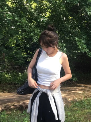 Amo High-Neck Simple Sleeveless