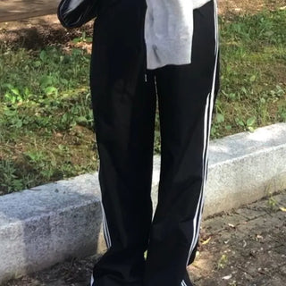 Madou Crinkly Three-Stripe Training Pants
