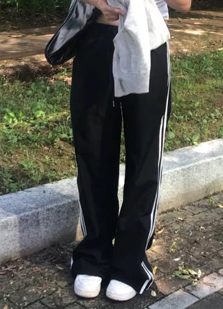 Madou Crinkly Three-Stripe Training Pants
